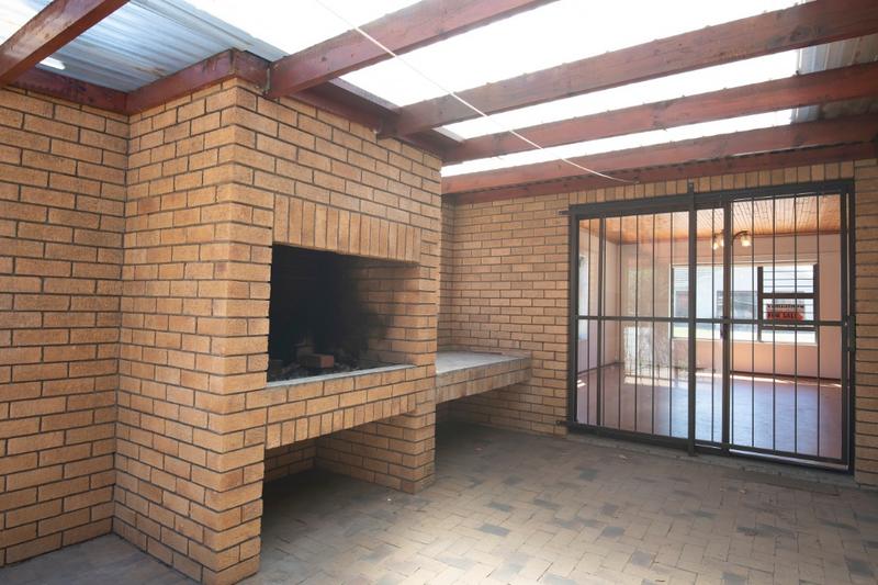 To Let 4 Bedroom Property for Rent in Mikro Park Western Cape